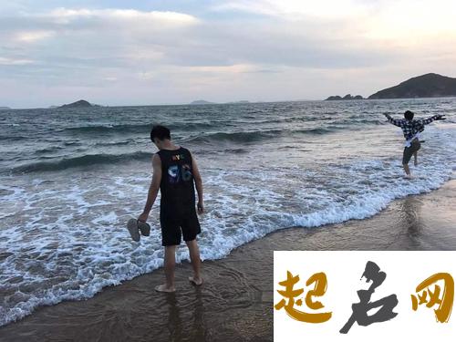 梦见站在海滩上 梦见家人在海滩上玩