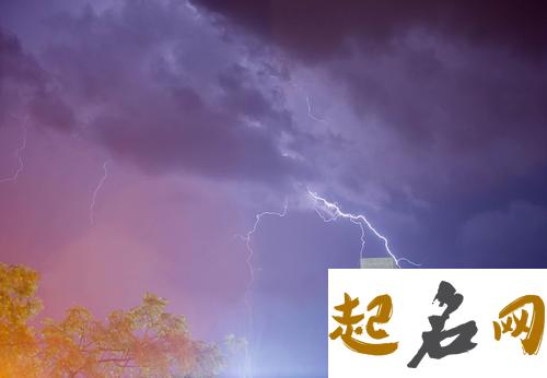 296.梦见打雷 梦见下雨打雷什么意思