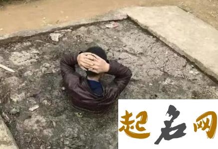 梦见女人掉粪坑是什么意思【好不好】 做梦梦见掉粪坑里有什么寓意