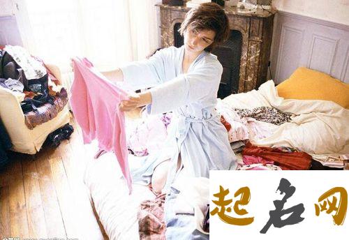 梦见整理衣服是什么意思【好不好】 梦见自己穿红衣服是什么意思