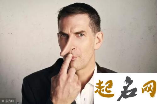 从鼻子看穿人的心理 男人摸鼻子的心理暗示