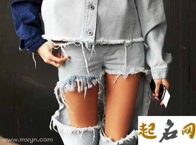 梦见自己穿的衣服破烂是什么意思【好不好】 梦见房屋破烂