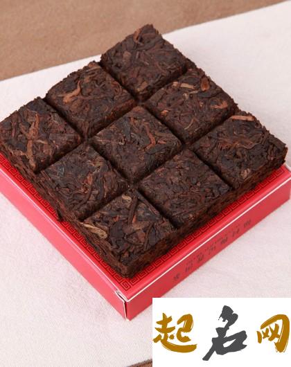 3月28日生日巧克力：脆方砖（Square Dark Chocolate Palet with 外面是巧克力里面脆的