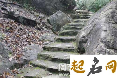 梦见走山路怎么回事 梦见走山路有什么预兆 梦见发洪水什么预兆