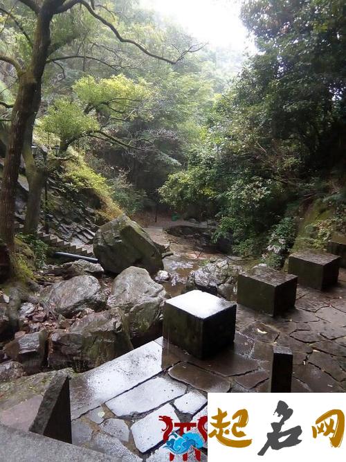 梦见山上下雨 梦见山上下雨又下来了