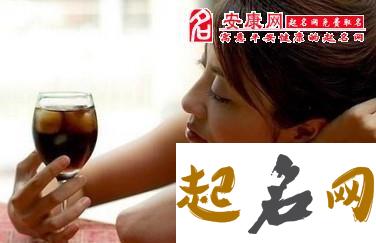 梦见喝酒醉了是什么意思 做梦梦到喝酒醉了好不好 梦见亲人喝酒醉了